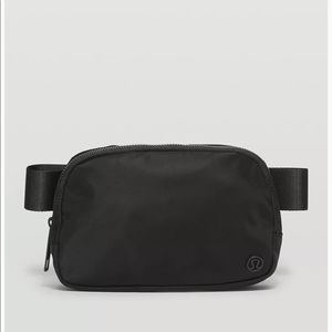 Lululemon everywhere belt bag black